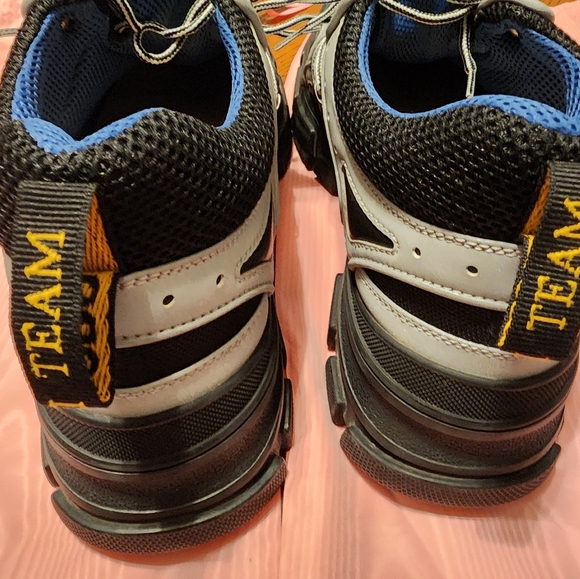 EUC - Gucci Flashtrek 3M Reflective Sneakers - Picture 5 of 6